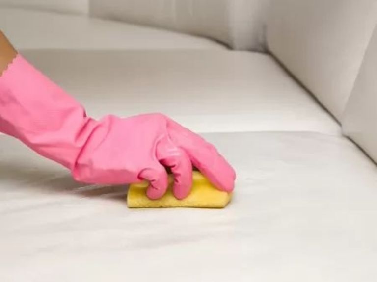 El producto estrella de Mercadona que deja tus tapicerías como nuevas 68 Chau a las manchas rebeldes