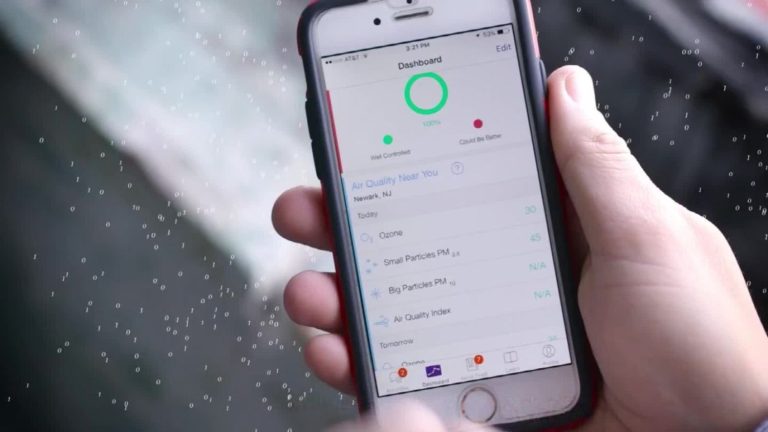 Ten cuidado, tu móvil te espía de esta forma: ¿es legal?