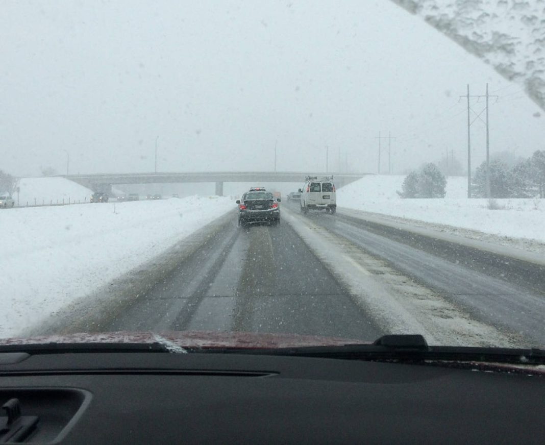 Quitarse el cinturón con el coche en movimiento: 200 euros