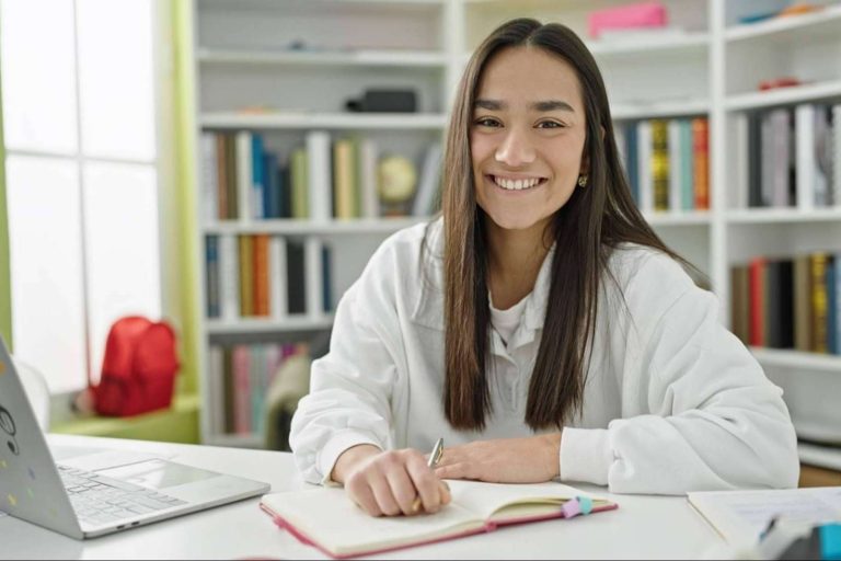 Contar con el apoyo de Ayuda Universitaria para realizar el TFG de Enfermería