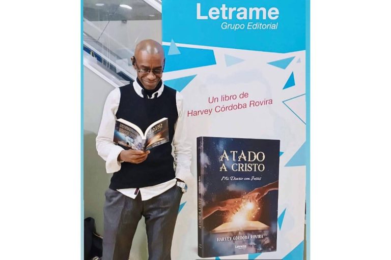 Harvey Córdoba Rovira teje versos de fe en 'Atado a Cristo'