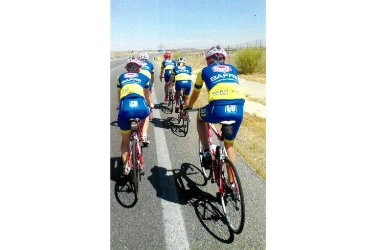 Bafre Inmobiliaria renueva compromiso con el Club Ciclista de Usera Rogelio Hernández