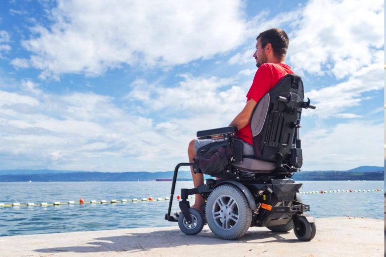 ¿Qué características ofrece la silla movilidad reducida de Mobility-Vida?