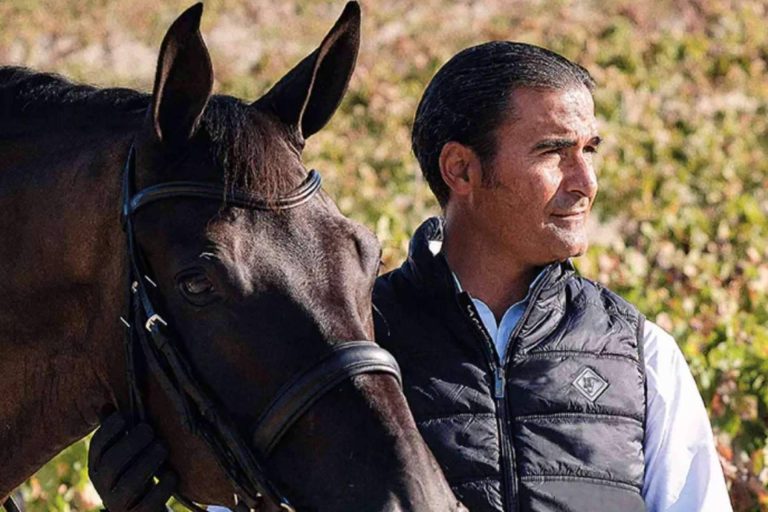 ¿Dónde encontrar ropa y complementos con estilo andaluz y calidad premium para el mundo? La Garrocha