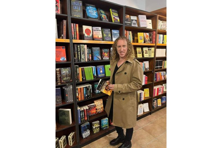 Enrique Díaz lanza 'El legado oculto', una novela de misterio, perfecta para 'escapar de la realidad'