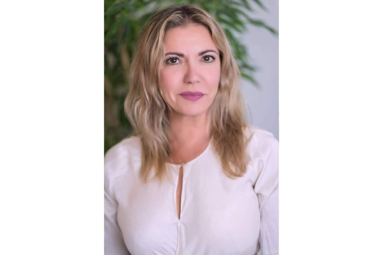 Acudir a la terapia de Mariola Moreno para salir de relaciones con una persona narcisista