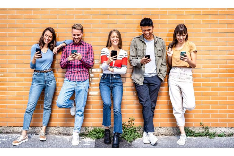 Seguir las tendencias actuales gracias a los servicios de marketing de influencers y kit digital de Ingenium Marketing