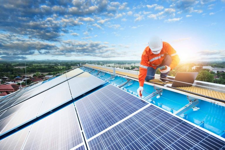 Instalación y mantenimiento de placas solares de la mano de Acierta Eficiencia