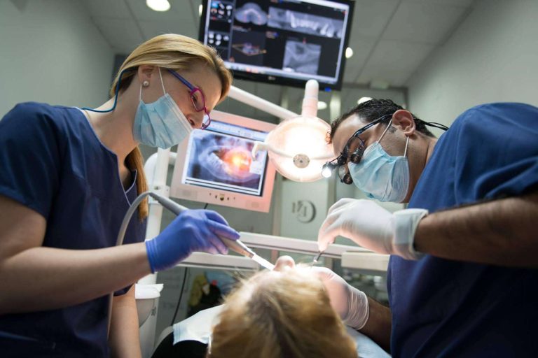 Dental Implantologie y sus tratamientos para la enfermedad de las encías