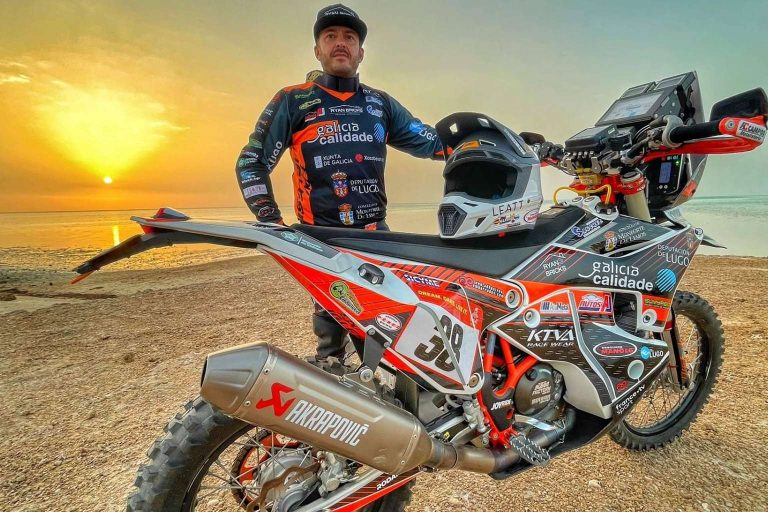 ¿Dónde encontrar un pantalón y camiseta personalizada para motocross? ADHESIVOSEMBARRADOS