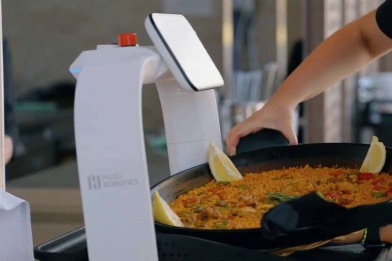 PuduBot 2, el nuevo robot de reparto para diferentes sectores, con Telsystem