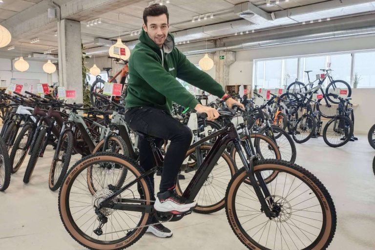 La Cube Stereo Hybrid 140, disponible en eBike.es, se alza como una de las e-MTB más vendidas en España