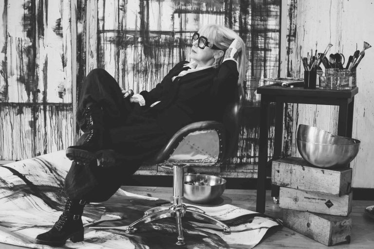 'Paisajes licuados', la obra de arte más impactante de la artista española Mar Aragón, la dama negra de la acuarela