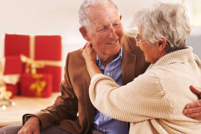 Combatir la soledad en Navidad y la importancia de cuidar y acompañar a los mayores