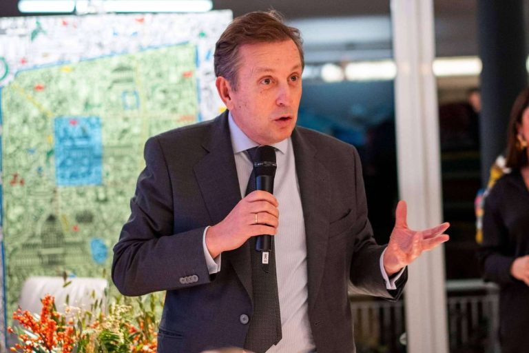 Eneaverso recauda fondos para la investigación del cáncer infantil con una subasta benéfica