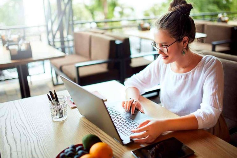 Acelerar el éxito en 2024 con los programas de AICAD Business School