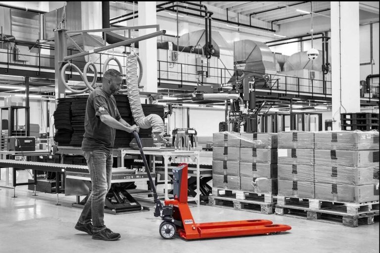 Un cambio de juego en la gestión de materiales; transpaletas eléctricas con pesaje