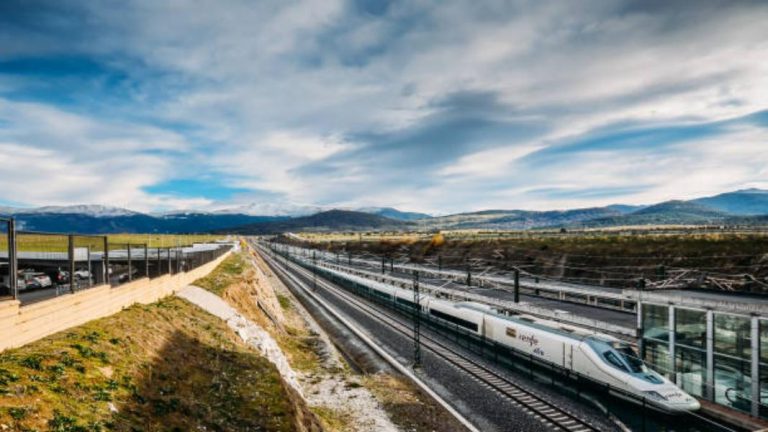 Chollazo de Renfe con estas nuevas tarifas para conocer la Sierra de Madrid durante el puente de diciembre y toda la navidad