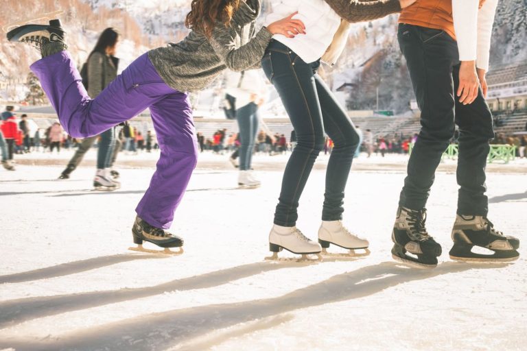 Vive la magia de la Navidad: Las pistas de patinaje sobre hielo más encantadoras de Madrid