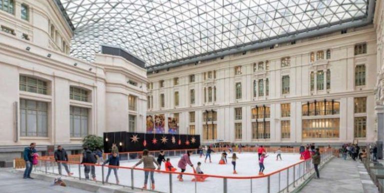 Almeida inaugura la pista de hielo del Palacio de Cibeles