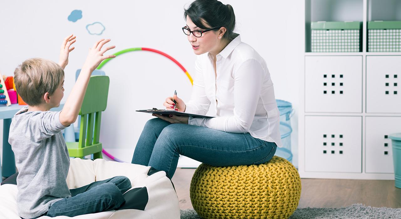 La lección esencial de crianza que tus hijos necesitan para un futuro feliz 3 En un mundo donde los desafíos pueden ser multidimensionales y complejos, la habilidad de pensar fuera de los parámetros convencionales es invaluable.