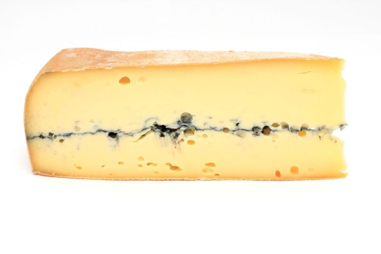 ¡Alerta! Ten cuidado si ves este queso: es un peligro para la salud