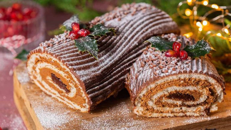 Triunfa esta Nochebuena con este postre original: un tronco de Navidad para chuparse los dedos