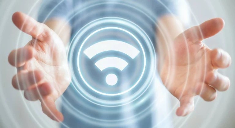 Conectarse al WiFi gratis de los aviones te puede dar un serio disgusto