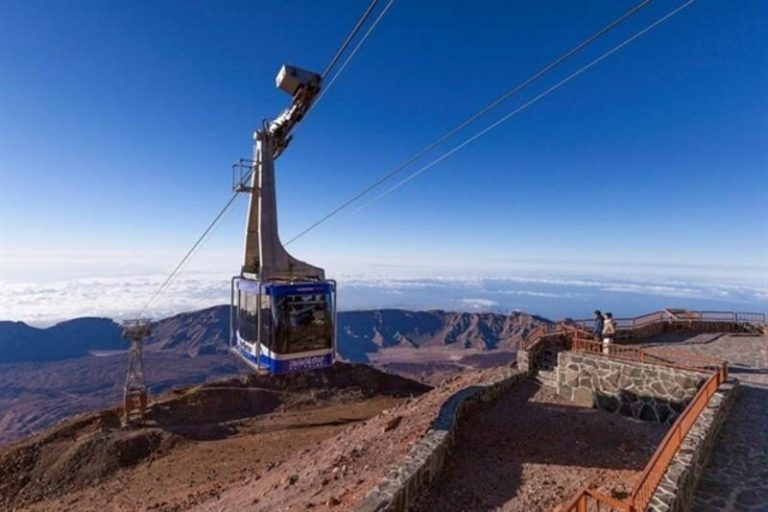 Los informes que avalaron la subida al Teide del influencer 'TheGrefg', exigidos por colectivos ecologistas