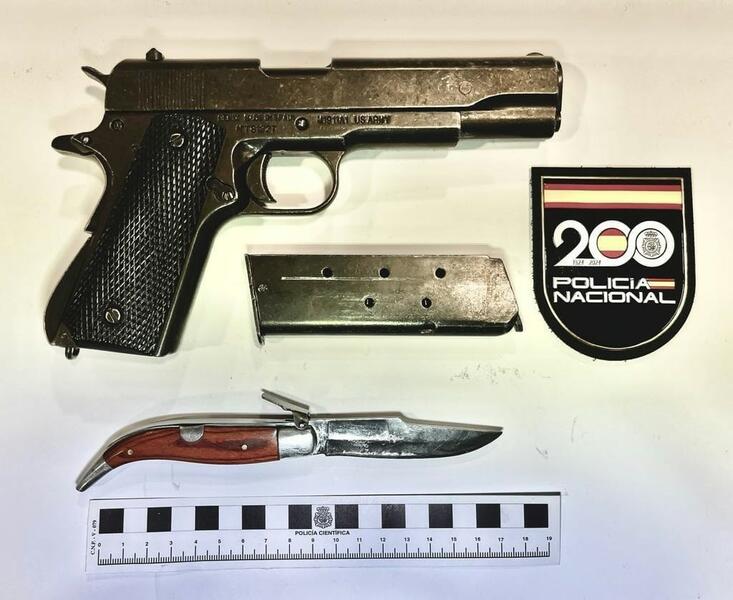 Detenido por intentar quemar la casa de su madre y amenazar a la Policía con un arma falsa en Astorga (León)