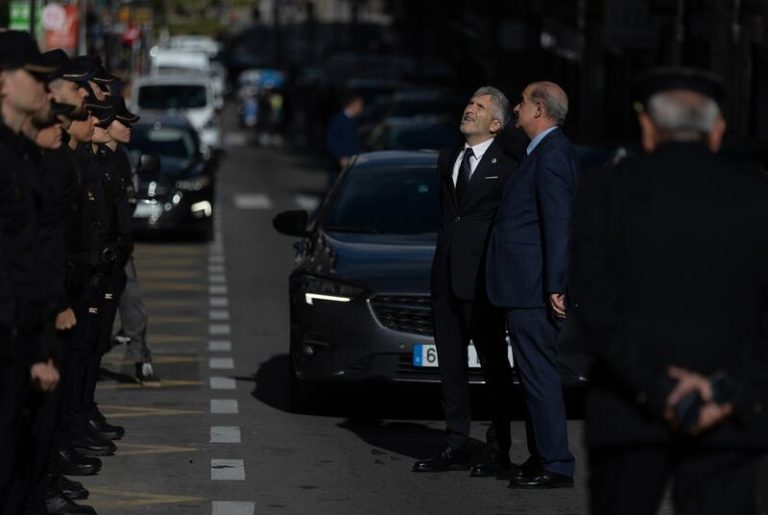 Marlaska dice que la Policía mantendrá competencias en Cataluña y sindicatos recelan de acuerdos en migración y amnistía