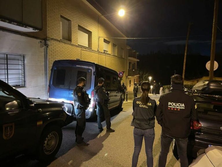 Dispositivo de Guardia Civil y Mossos contra el terrorismo yihadista en Cataluña y Extremadura