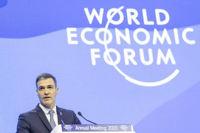 En Davos Javier Milei y Pedro Sánchez son dos caras de la misma moneda