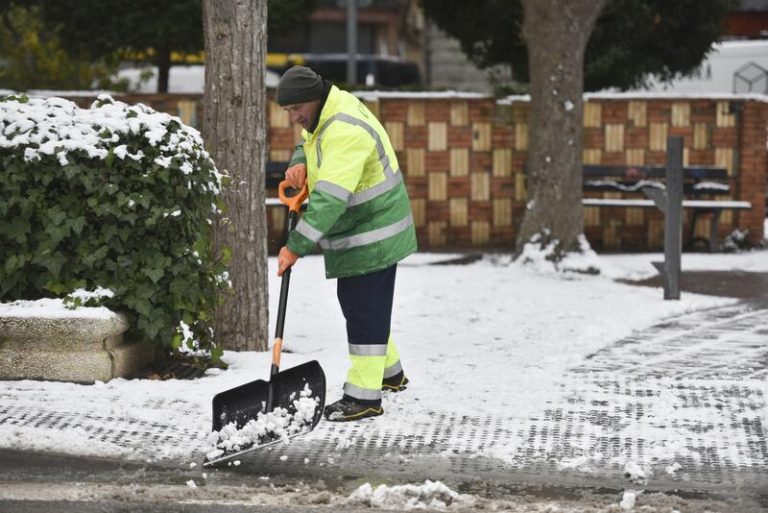 El tiempo de hoy: casi toda España en aviso por lluvias, tormentas, nieve o frío este viernes 19 de enero