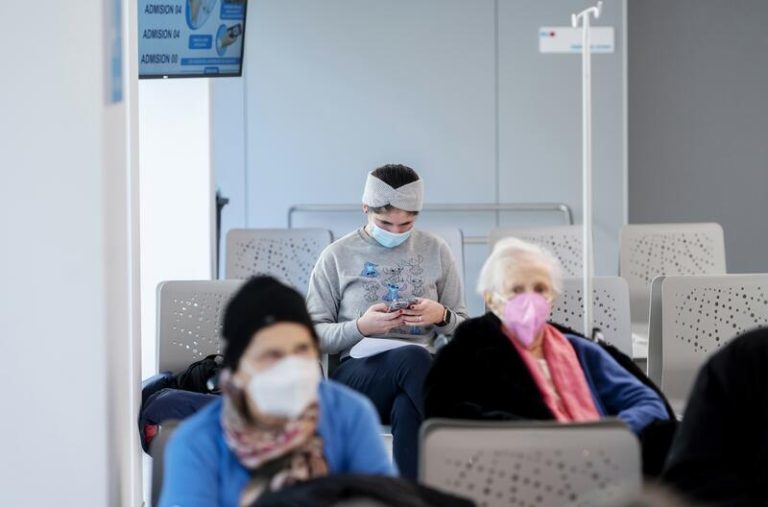 Madrid quitará la obligación de mascarilla en centros sanitarios al cumplir los criterios de Sanidad