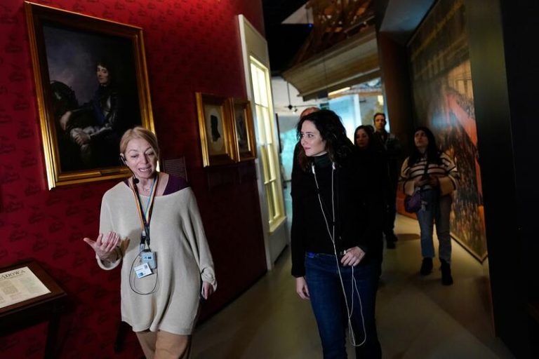 Ayuso homenajea la dignidad del pueblo judío en Polonia: «Toda una lección»