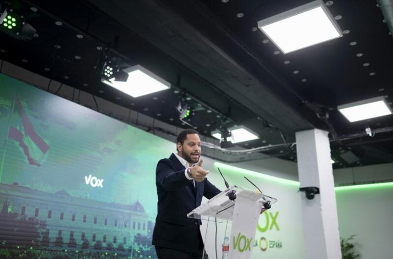 Vox arremete contra la llamada de Feijóo al 