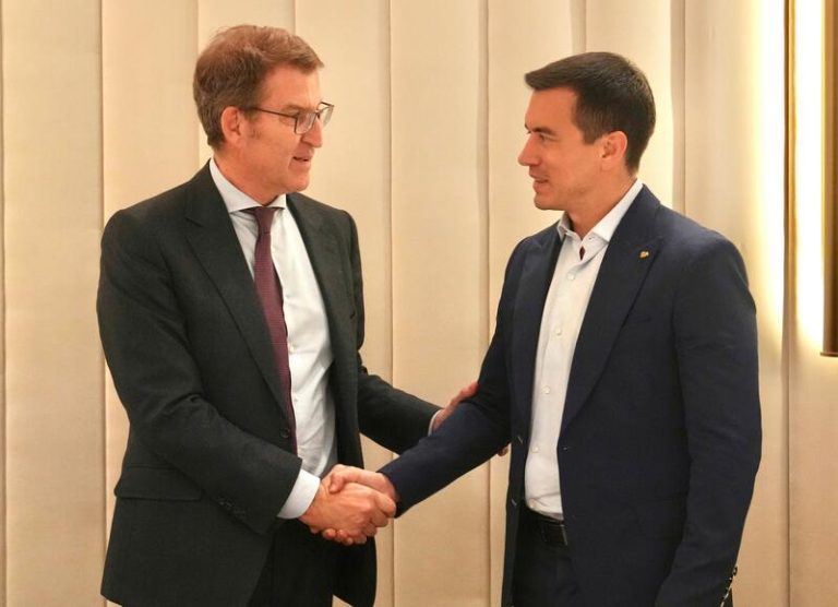 Feijóo se reúne con el presidente de Ecuador en Madrid y le traslada su apoyo ante la situación que atraviesa el país