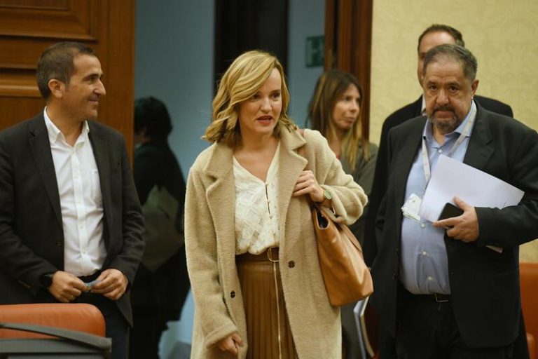 Alegría se reúne con las comunidades autónomas para abordar la prohibición de los móviles en los colegios