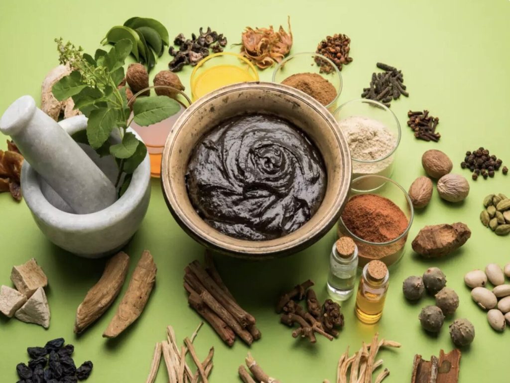 ¿QUÉ ES EXACTAMENTE LA AYURVEDA?