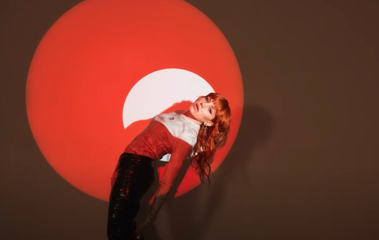 Angy de Física o Química al Benidorm Fest: «Tanto la actuación como la música al final son interpretación»