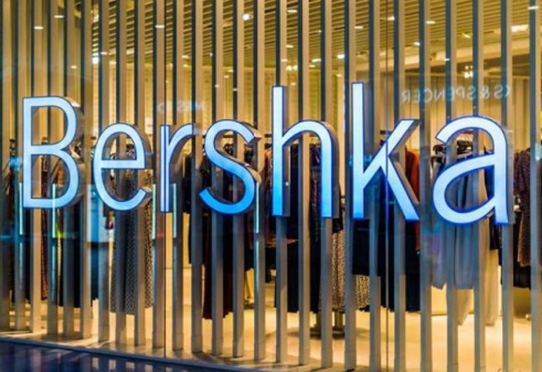 Aprovecha la oferta y consigue por menos de 20 euros el abrigo de Bershka que marca tendencia en 2024