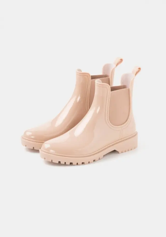 Encuentra los botines 'Chelsea' perfectos para días lluviosos en Carrefour, ¡y además con descuento!
