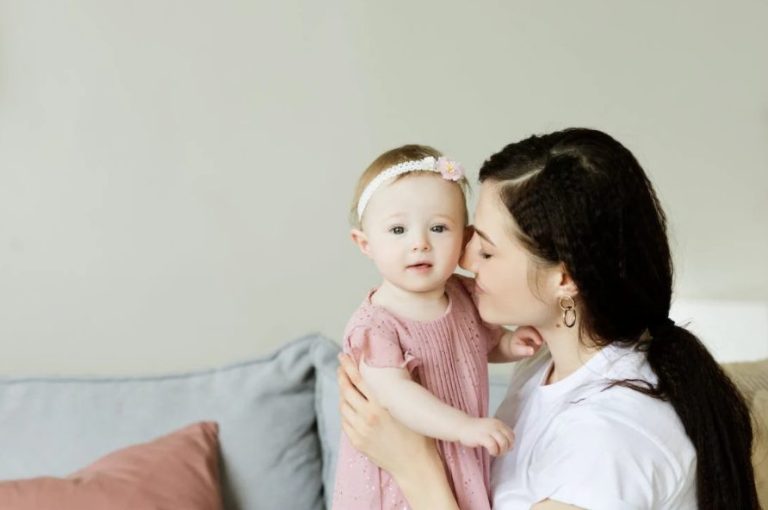 Las 5 cosas que debe hacer una pareja antes de tener hijos, según influencers