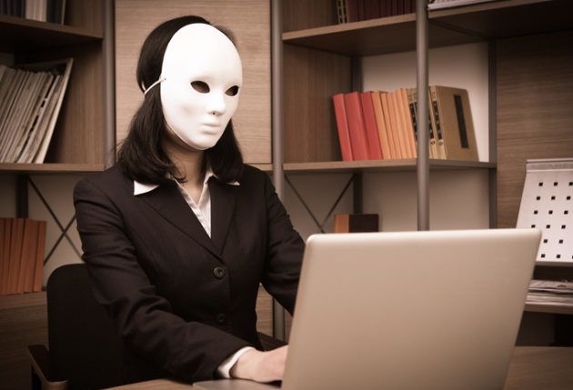 Descubre los 7 escritores famosos que han utilizado seudónimos