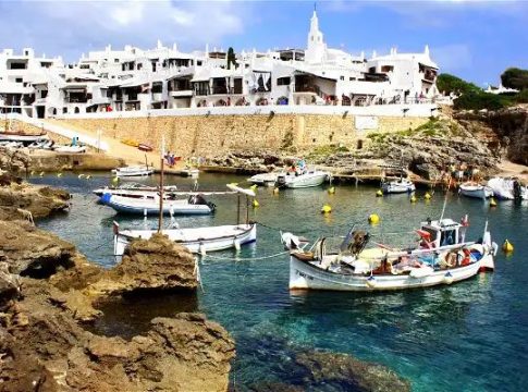 Descubriendo Binibeca: Un Pueblo de Pescadores en Menorca