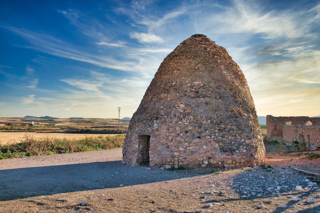 Puedes ver un géiser en este pueblo de España sin tener que viajar a Islandia 96 El Lumbrerón de Pozuelo de Aragón: otro de los monumento emblemático de la arquitectura popular