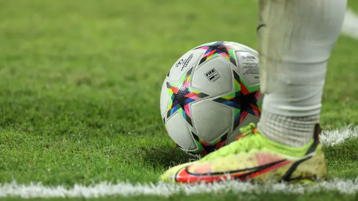 Es una de las grandes promesas del fútbol europeo, pero no para de liarla 