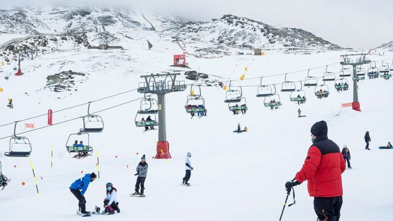 Estas son las estaciones de esquí más prestigiosas de España que debes conocer