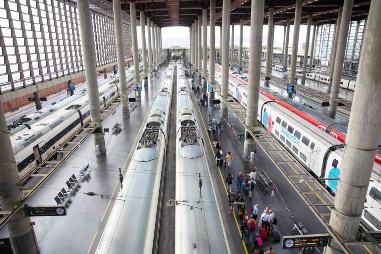 Los viajeros en alta velocidad suben un 21% hasta julio y superan los 10 millones gracias a bajada de precios
